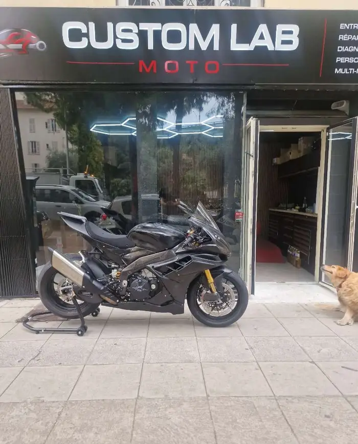 Vitrine Custom Lab Moto à Nice