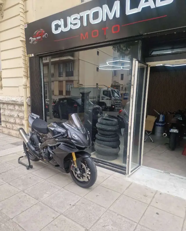Détail échappement titane